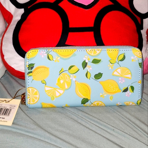 Trina Turk Blue and Yellow Lemon Print 3 Corner Zip Wallet - New - Picture 1 of 7